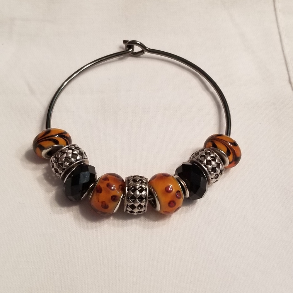 🧡🖤 Black and orange hook and loop bracelet